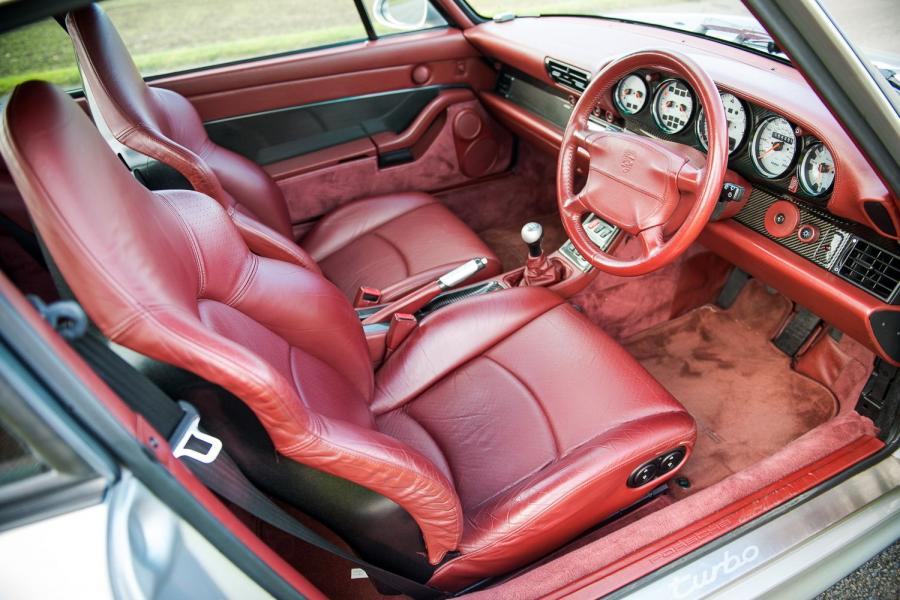 Интерьер Porsche 911 Turbo 3.6 Coupe 1995 года  (UK) (фото 12 из 26)
